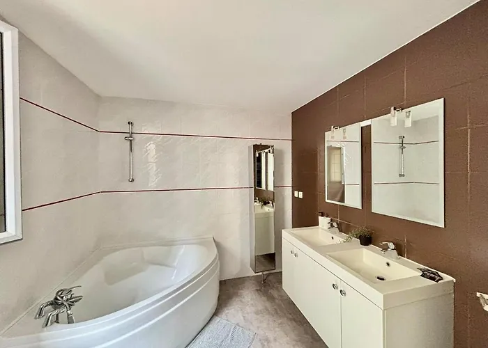 Grand Pour 8 Personnes Proche De Jaude Clermont-Ferrand