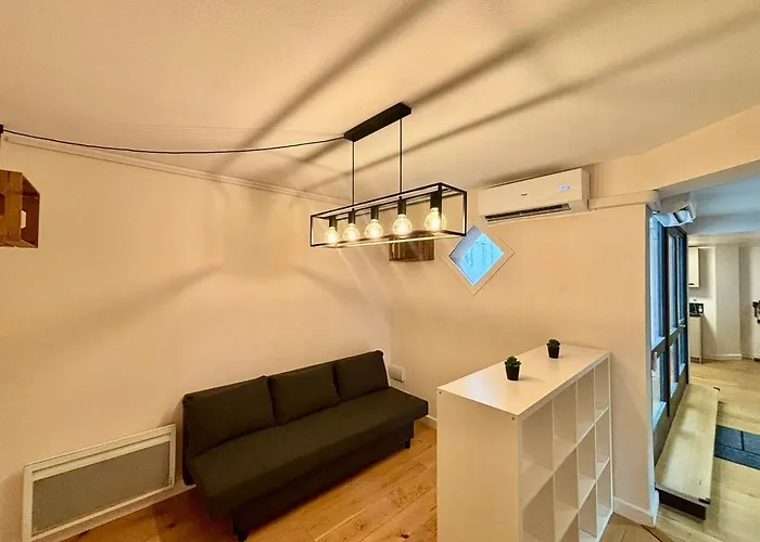 Grand Pour 8 Personnes Proche De Jaude *